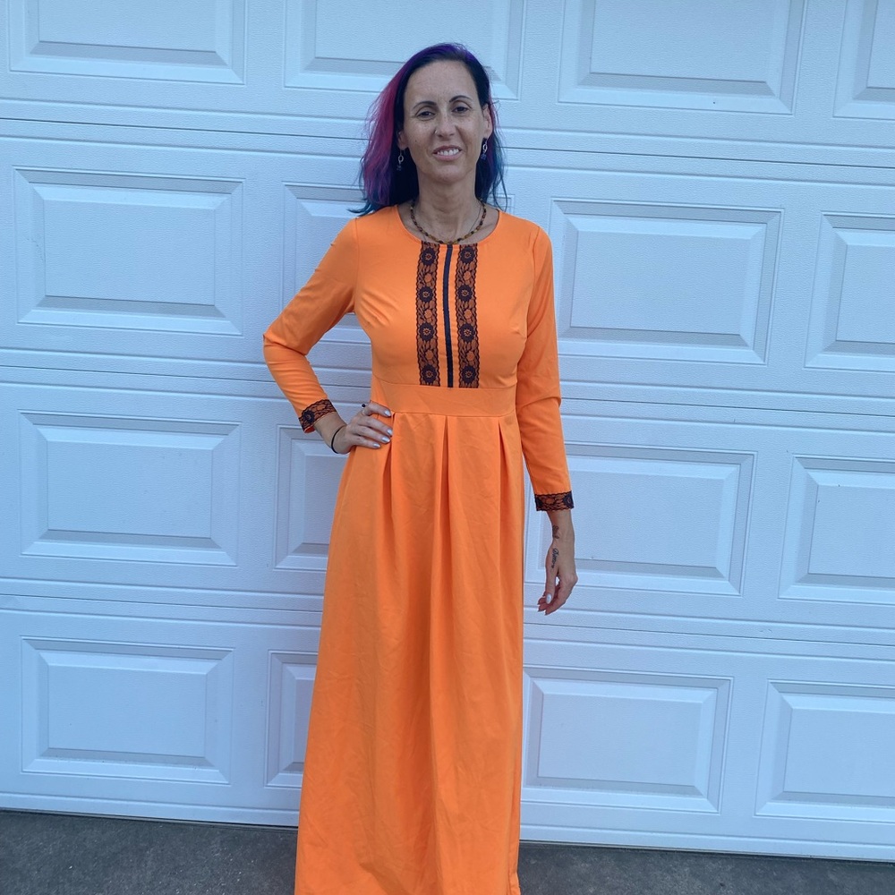 Vintage dress with black lace